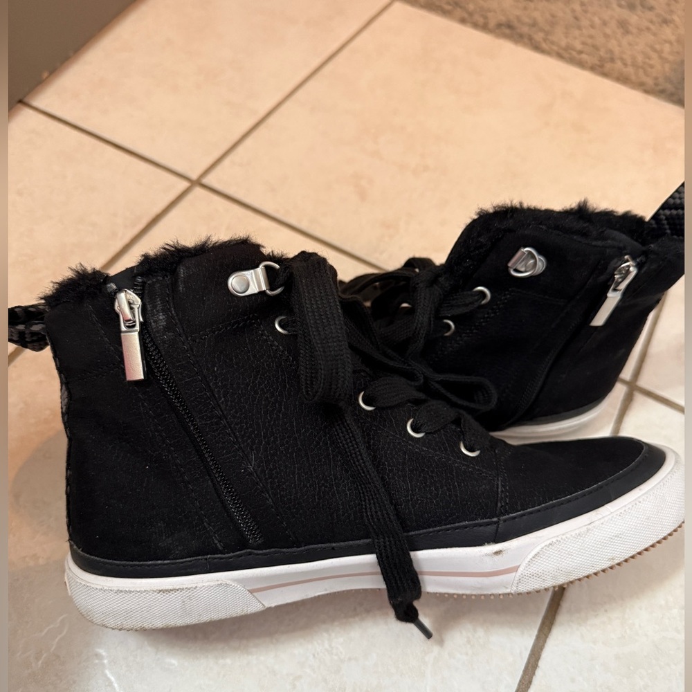 Roxy "Ivan" Fur-Lined High-Top Sneakers Womens Size 10